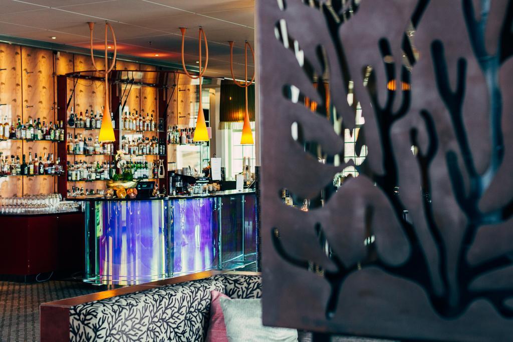 Naeaes Fabriker Hotell & Restaurang Толлеред Экстерьер фото