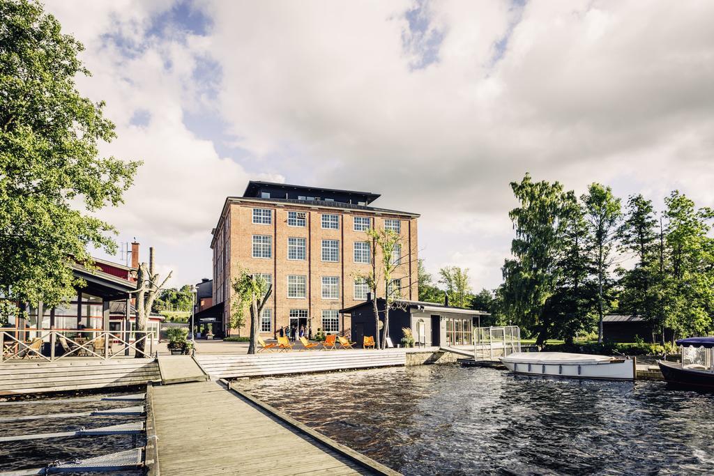 Naeaes Fabriker Hotell & Restaurang Толлеред Экстерьер фото