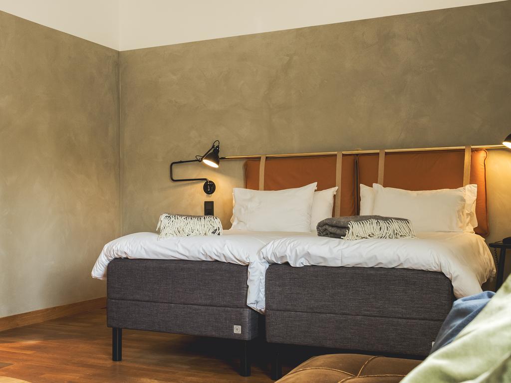 Naeaes Fabriker Hotell & Restaurang Толлеред Экстерьер фото